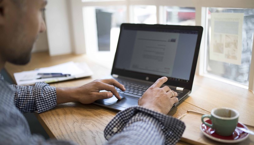 Recruiting an employee from abroad independently